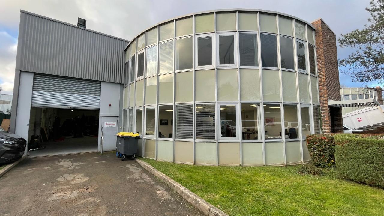 Local d'activité Buc 1015m² Location local d'activité Buc Yvelines OLACT2426780 2